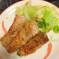 Snapdishの料理写真:オクラ肉巻き&ツナキャベツ(o'ч'o)|ぴんさん