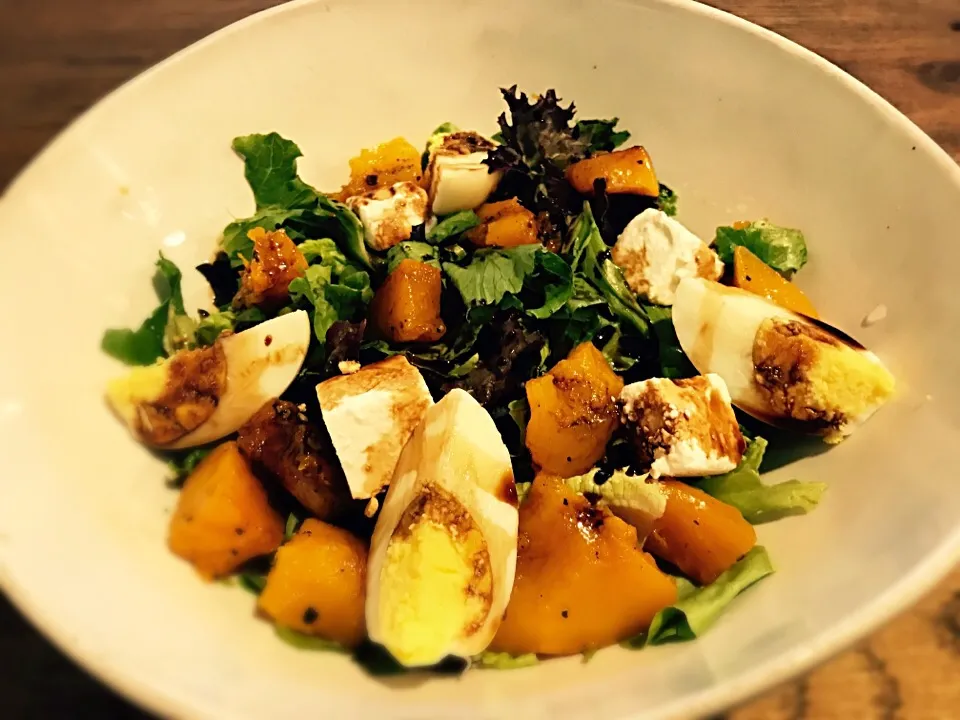 Butternut, feta, boiled egg salad|Sergio Lacuevaさん