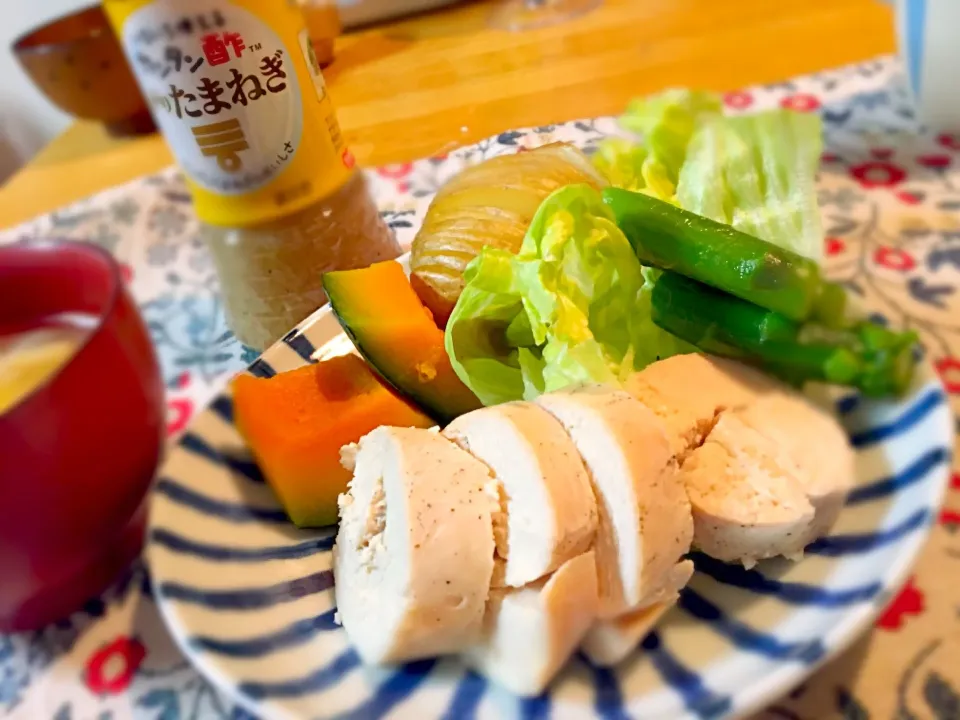 Snapdishの料理写真:カンタン酢で召し上がれ\ ♪♪ /
鶏ムネのハムと野菜たち|ともえさん