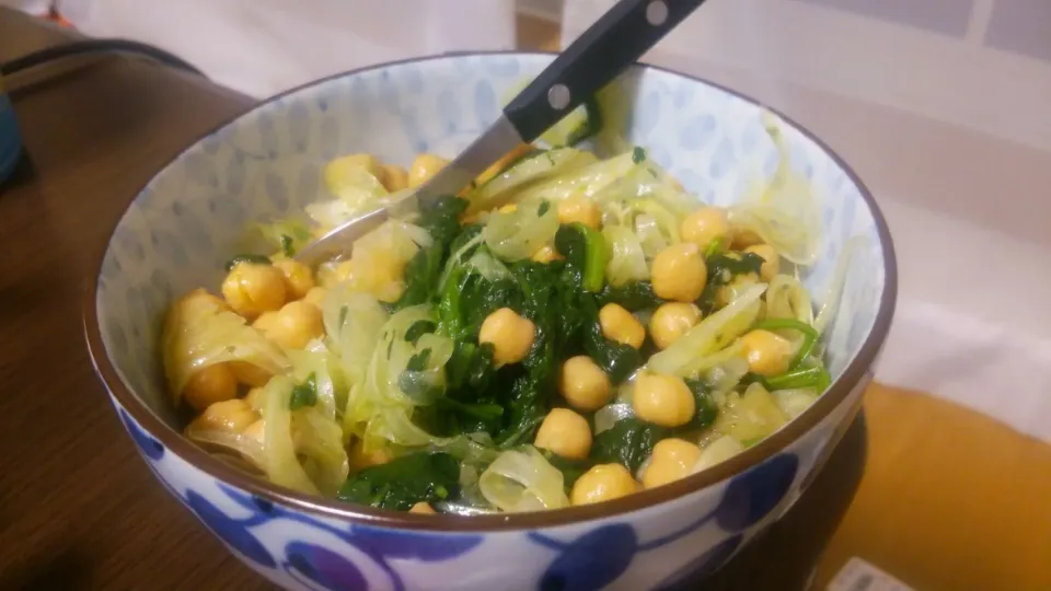 salade pois chiches, épinard et oignon
chick peas, spinach and onion salad
ひよこ豆とほうれん草と玉ねぎのサラダ|Antoine Blancさん