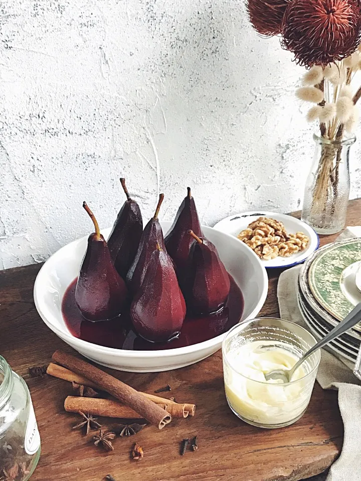 Spiced red wine poached pear,served with mascarpone|rick chanさん