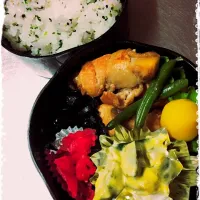 高校生女子弁当🍱
栗を入れる事で秋らしく🍁|綾美さん