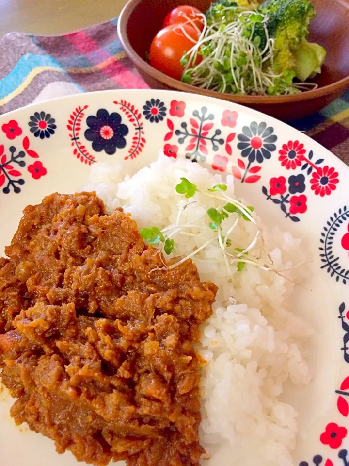 キーマカレーでランチ꒰ ♡´∀`♡ ꒱

冷凍してあったキーマカレーをチンしてね〜(ૢ˃ꌂ˂⁎)Շ^✩⃛


うまっ😋|かずみさん