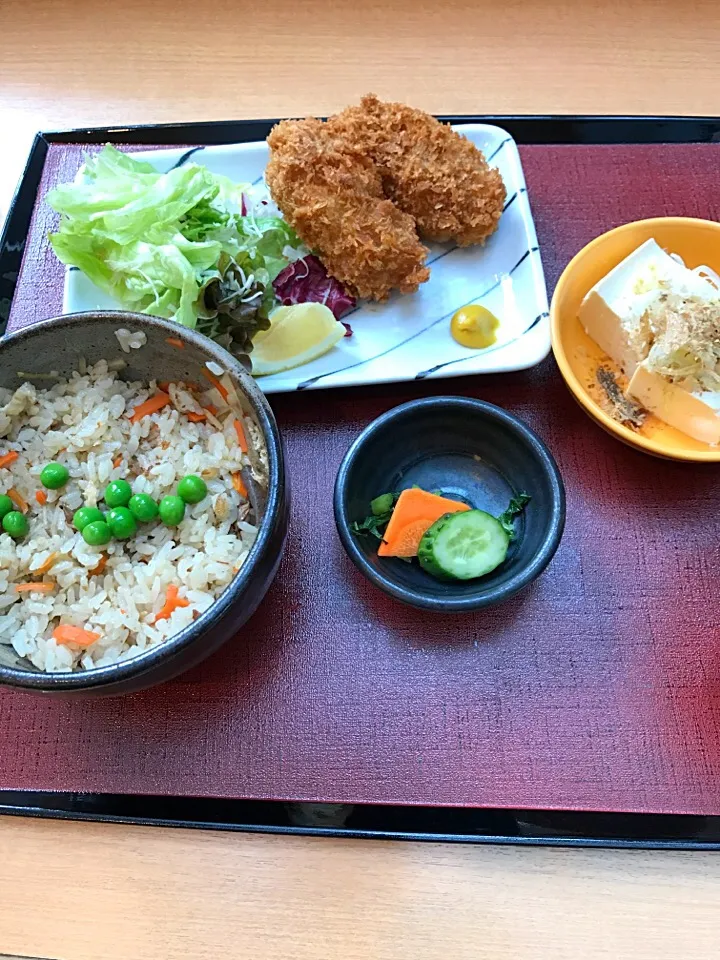 浅利と野菜炊き込み御飯/広島産カキフライ/冷奴/野菜天稲庭風うどん|山内博之さん