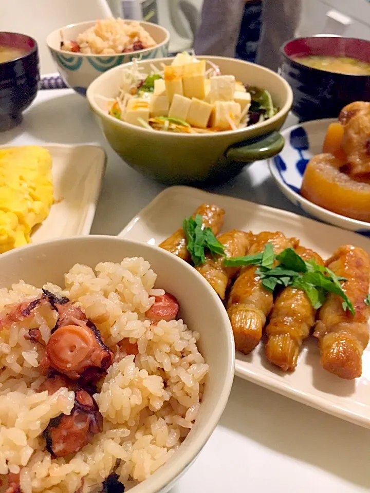 タコ飯・だし巻き卵・えのきの肉巻き・大根とちくわの煮物・豆腐サラダ・ねぎのお味噌汁|ちいこさん