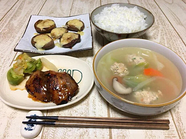 Snapdishの料理写真:今日の男飯(＞人＜;)
晩御飯バージョン♬
ブリの照り焼きwithピクルス♬
自作鳥団子野菜鶏ガラSOUP♬
生椎茸のマヨチーズ焼き♬|ひーちゃんさん