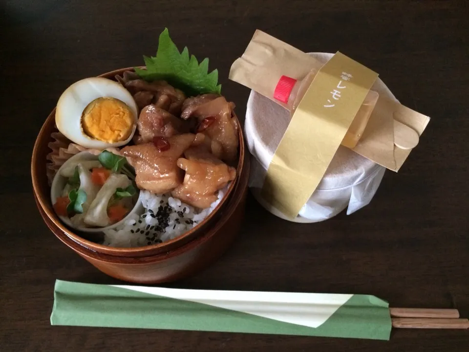 甘辛鶏肉丼のお弁当🍱🍴|yuhyuさん