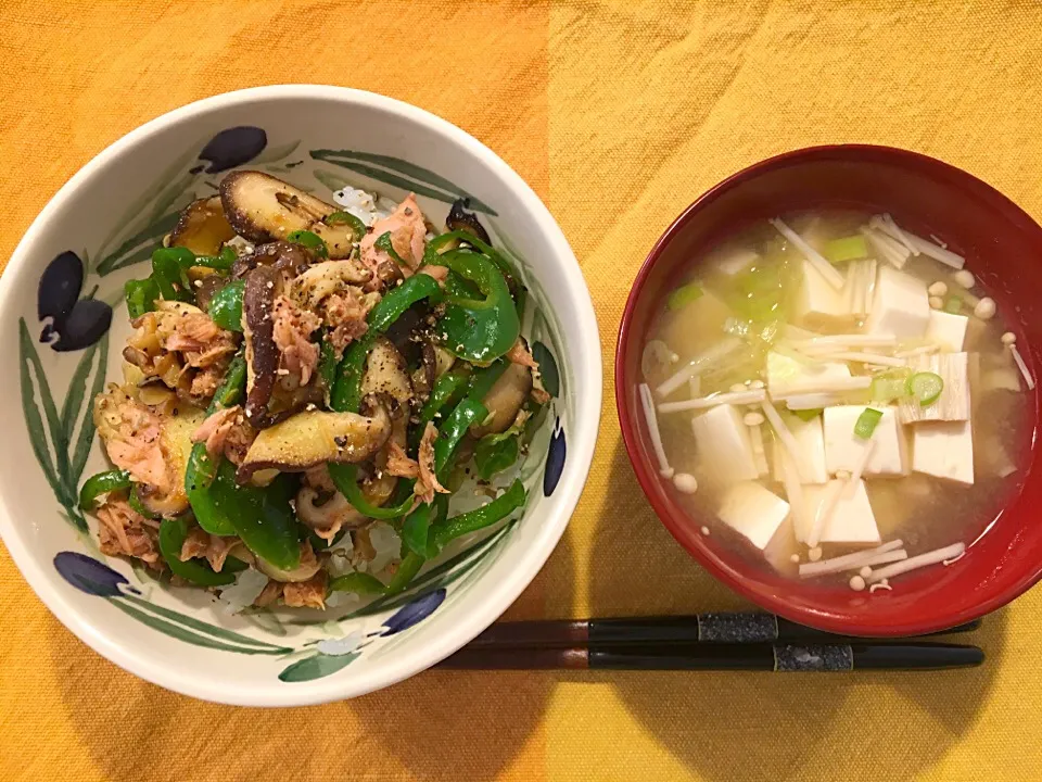 ピーマンしいたけツナ丼。カキ醤油で|バナナ子さん