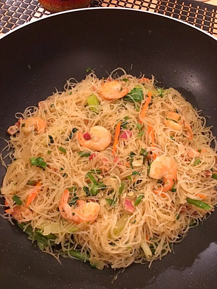 Stir fry rice noodles with shrimp🍤& 🌿veggies🍜 pancit|🌺IAnneさん