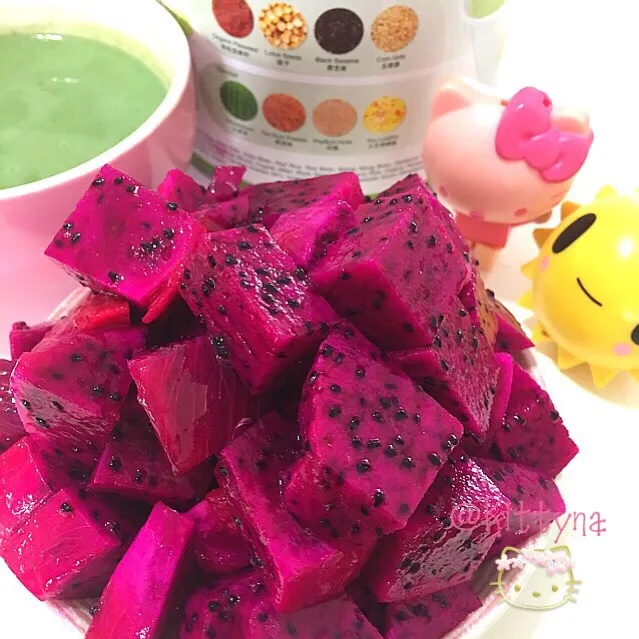 🌹Dragon fruit & 22 Ingredients 🍵|🎀Kittyna🌸さん