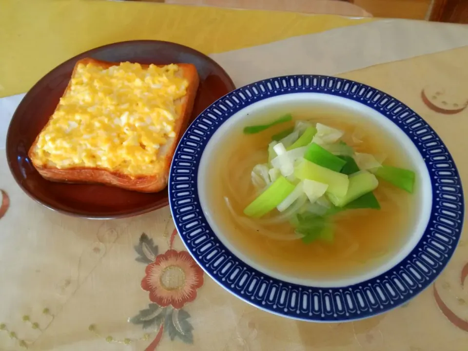 お昼ご飯
  - タマゴオープンサンド
  - 葱たっぷり野菜スープ|korinoさん