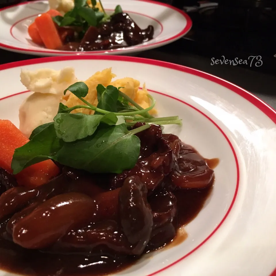 まぁまぁ本気の牛すじスチュー🍷ʕ-̼͡-ʔ|七海さん