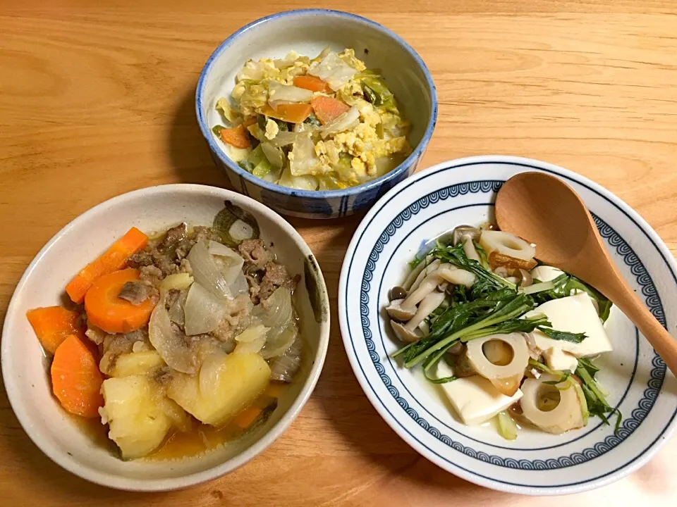 Snapdishの料理写真:肉じゃが⭐️キャベツとピーマンの卵とじ⭐️水菜と豆腐の煮浸し|ほなさん