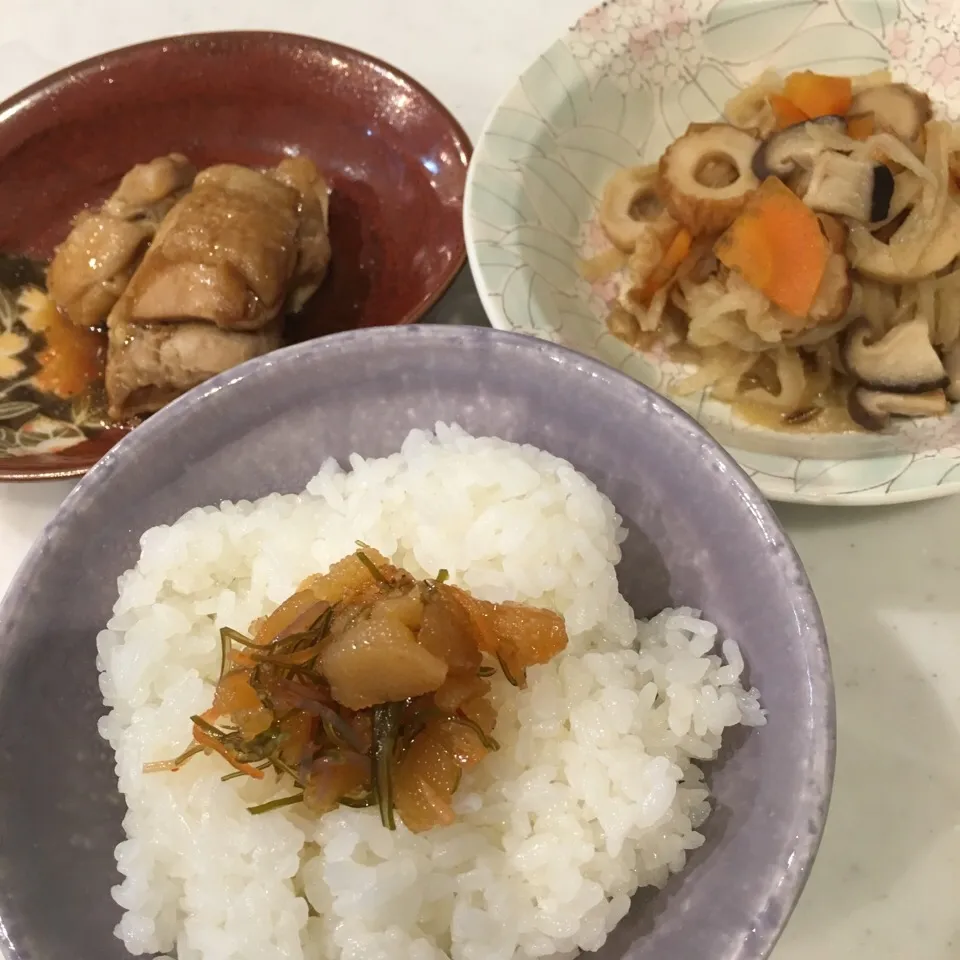 2016.11.18 晩御飯 切り干し大根の煮物、鶏照り焼き、松前漬けをご飯にのっけました🍚|あっきーよさん