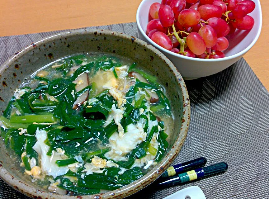 Snapdishの料理写真:ニラ玉あんかけにゅうめん、ぶどう|ねむねこさん