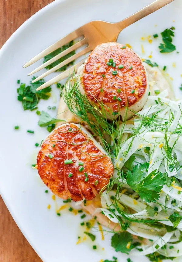 SEARED SCALLOPS WITH HUMMUS AND SHAVED FENNEL SALAD|💕Food Love💕さん