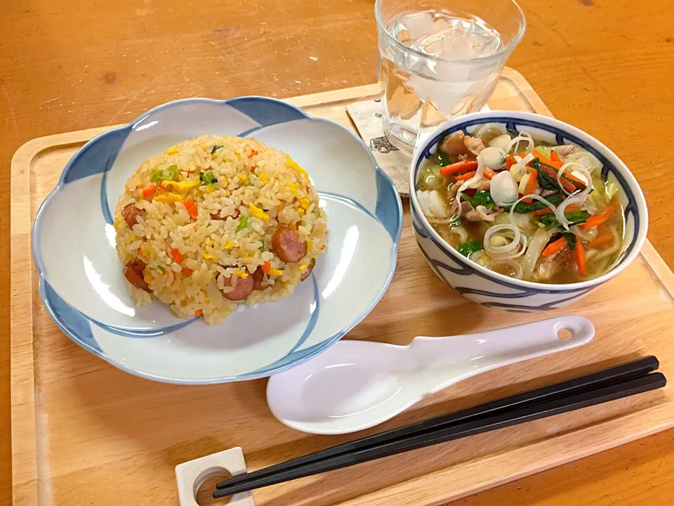 Snapdishの料理写真:チャーハンと半ラーメン (*^_^*)|ルドルフさん