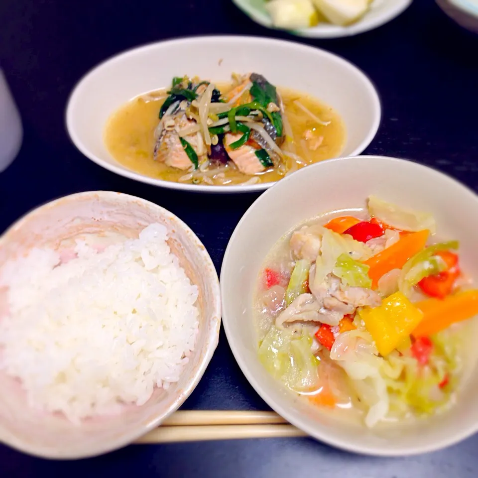 鶏肉と野菜の塩麹炒め 鮭のもろみ味噌焼き|ちかさん