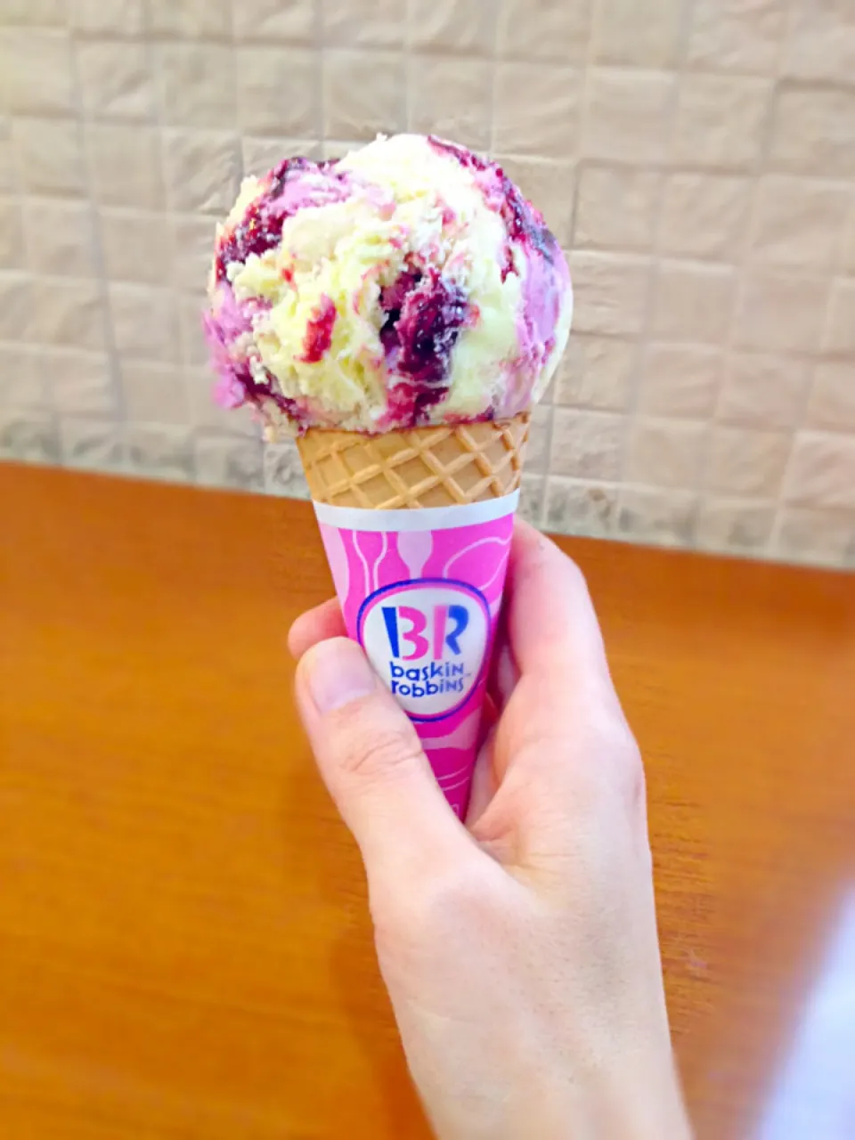 Snapdishの料理写真:ホリデーラズベリーケーキ🍨💜🍰@31アイスクリーム|K.Sさん