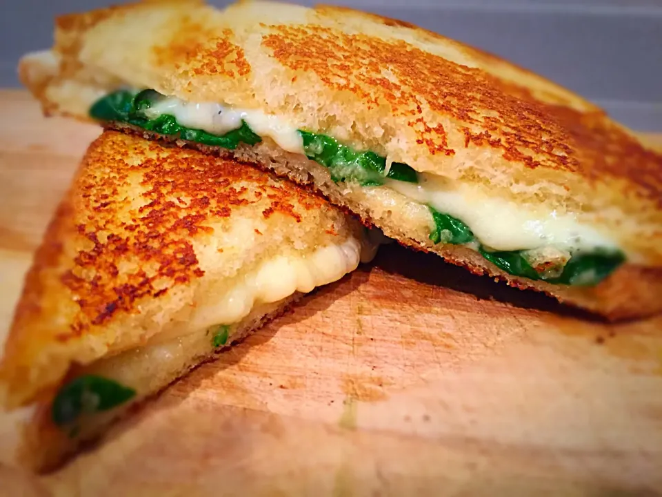 Lunch! Sourdough bread with dill Havarti , fontina & spinach.|Liesel Ryanさん