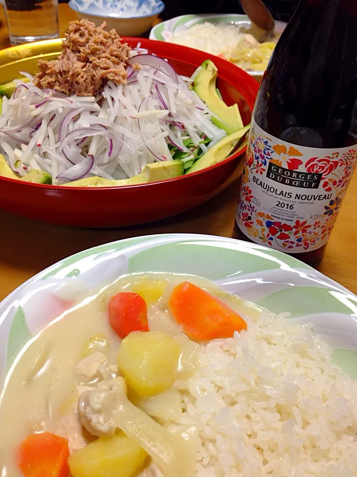 Snapdishの料理写真:日本の食卓11/17  ボジョレーヌーボー🍷とシチューかけご飯🍚😅|Yu Yu mamaさん