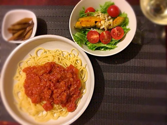 トマトソースパスタ、ごぼうのバルサミコ炒め、かぼちゃサラダ|aiさん