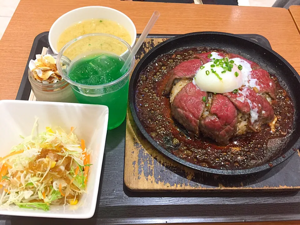 ローストビーフ丼（イオン伊都）|かすみさん