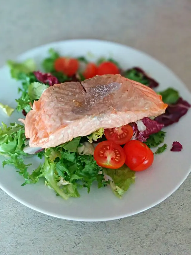 Salmon salad #salmon #losos #lachs #salad #salát|LucieFoodさん