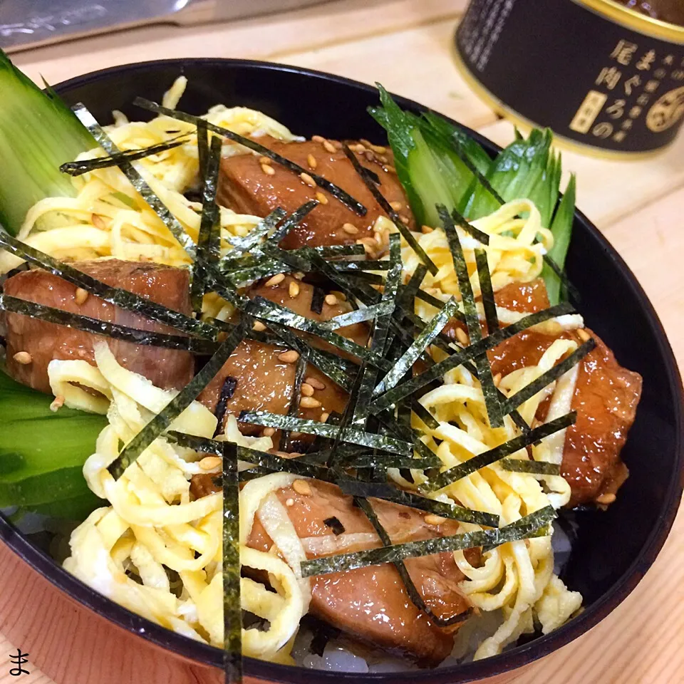 Snapdishの料理写真:ちらし寿司 -木の屋石巻水産のまぐろ尾肉大和煮で|まる(丸大豆)さん