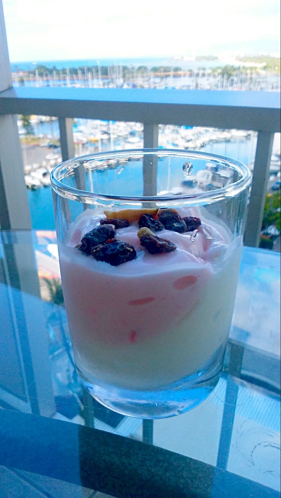 気持ちのいい朝の
テラスで食べる
カフェ風ヨーグルト|クロさん