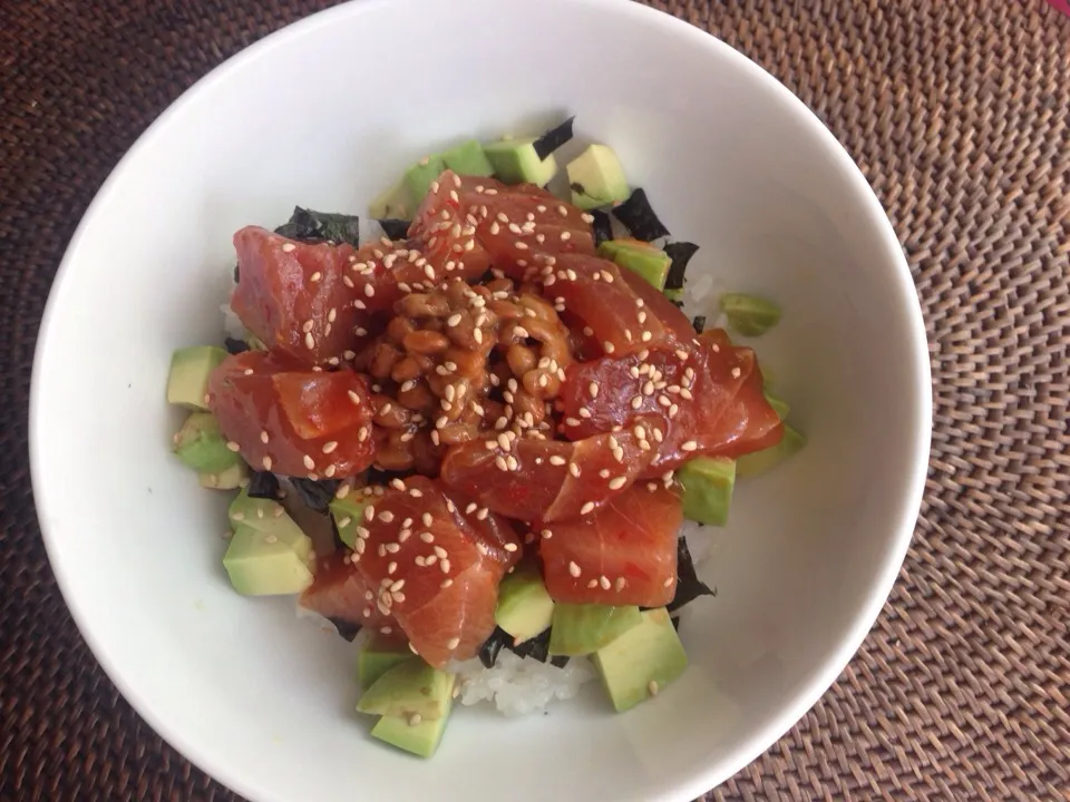 Snapdishの料理写真:マグロアボカド納豆丼|*なおみん*さん