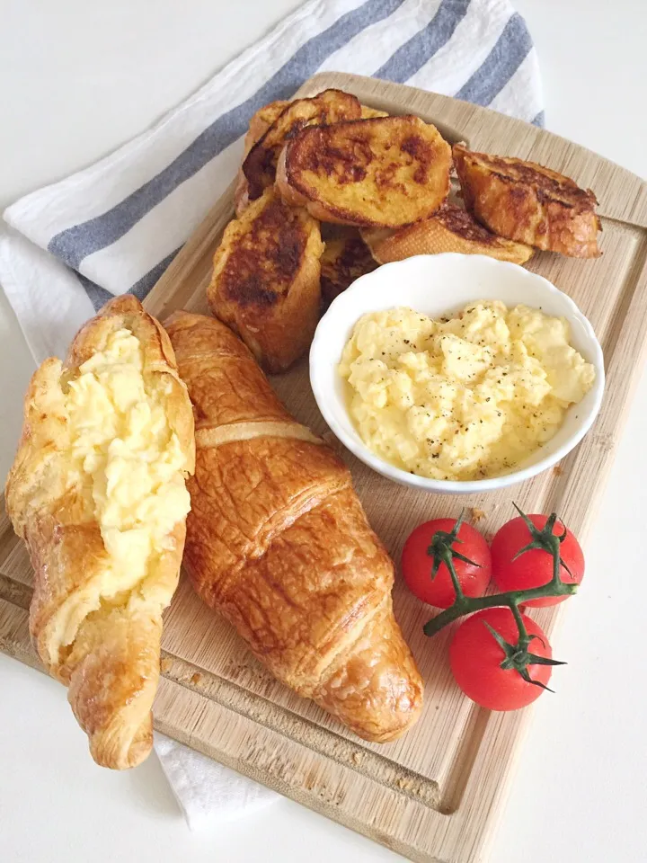 French toast and scrambled eggs crossiant|12Dragonさん