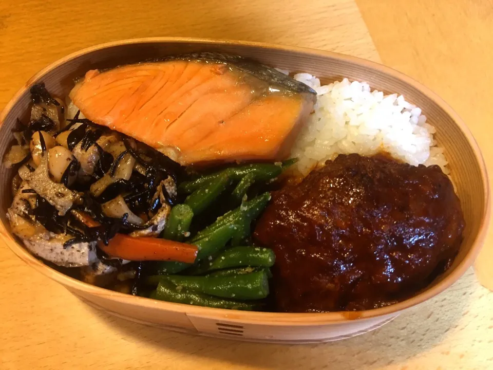 今日のわっぱ弁当
（ハンバーグ、五目ひじき、いんげん胡麻和え、鮭）|stone freeさん