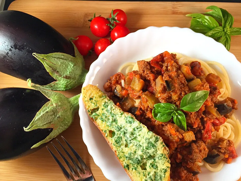 I made Eggplant Bolognaise tonight. Eggplants, Tomatoes and Basil are from my garden. 🍆🍅🌿|mamaeriさん