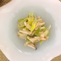 Snapdishの料理写真:たっぷりネギとしめじのゴマ炒め煮|たもんさん