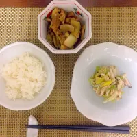 Snapdishの料理写真:牛肉しぐれ煮はコトコト中。その前に。今年最後かな。芋がらの煮物。|たもんさん