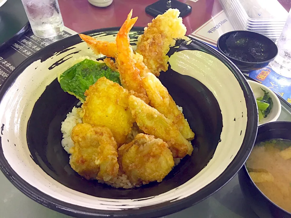 海鮮天丼～😋❣️
ゴル飯最高～っ！👍|みほままこさん