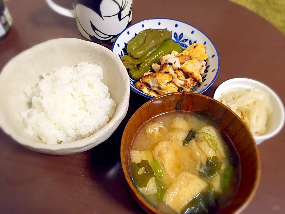 Snapdishの料理写真:ピーマンのマリネ
玉ねぎの酢漬け
鶏胸肉のピカタ
味噌汁柚子胡椒入り
ごはん|ちえさん