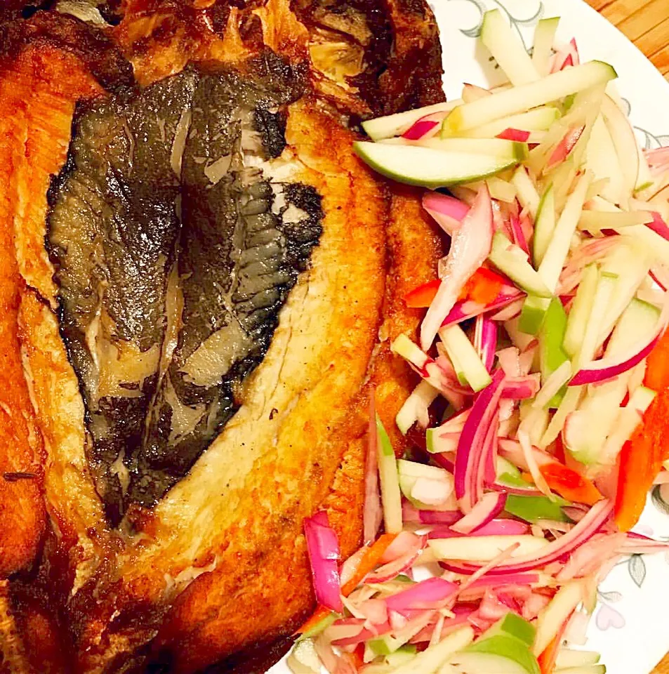 Fried smoked milk fish🐟with green apple salad🍏|🌺IAnneさん