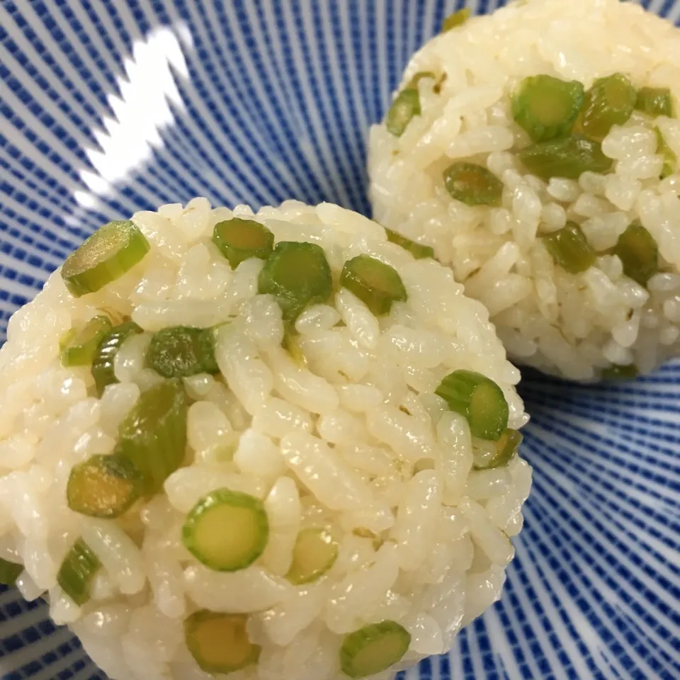 20161120 sun・王子の軽食◡̈⋆＊行者にんにく醤油和え菊菜茎おむすび|《 Rie 》pochiko3xxxさん