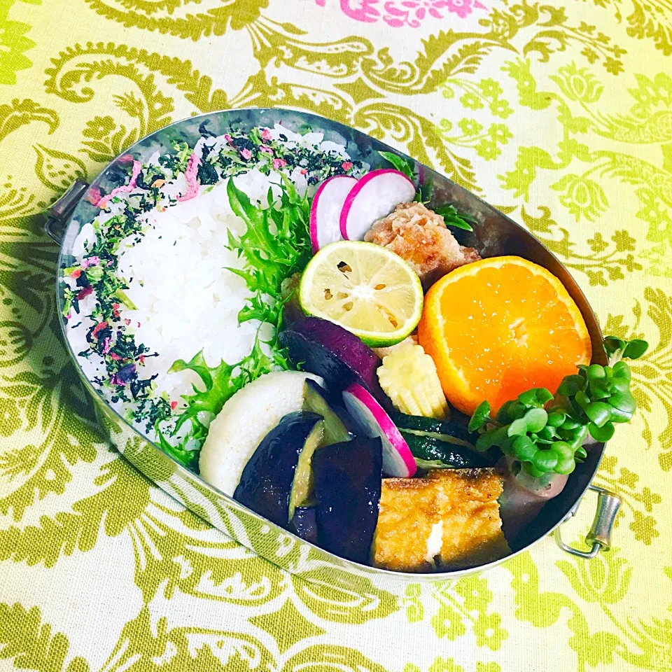 Snapdishの料理写真:2016・11.21 m ☁︎

今日の娘さん弁当🍱|かずちんさん