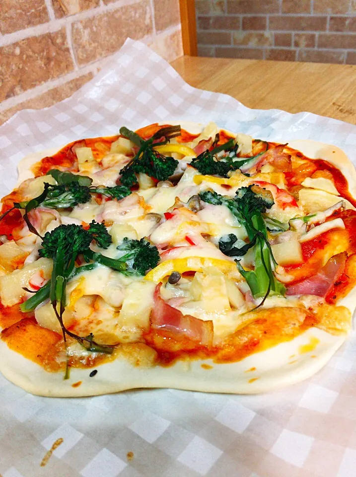 家にある野菜で具沢山ピザ🍕
ボージョレと一緒に(*^^*)|ゆかっこさん