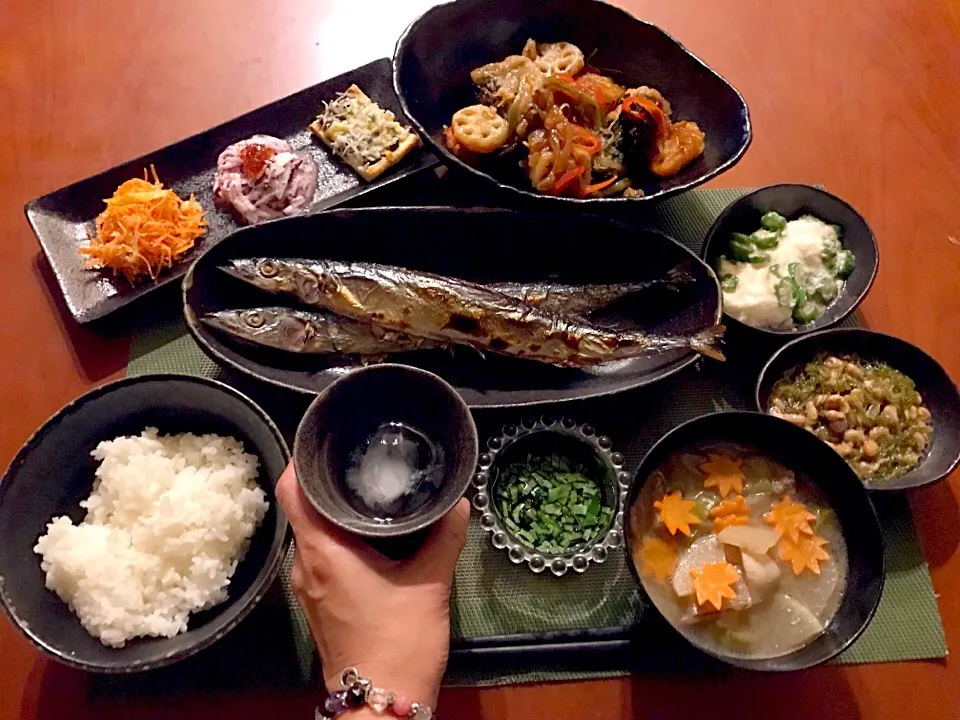 Snapdishの料理写真:Today's Dinner🍴前菜･秋刀魚と蓮根,茄子の南蛮漬け･秋刀魚の塩焼き･白飯・大和芋&ｵｸﾗ･めかぶ&納豆･生姜たっぷりぽかx2豚汁|🌈Ami🍻さん