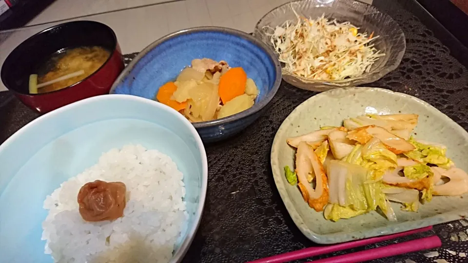 2016-11-21夜❤肉じゃが、白菜とちくわの味噌マヨ炒め|一人暮らしごはん🍴さん