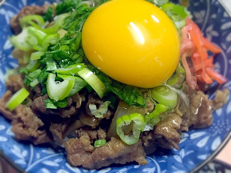 ネギ玉牛丼。シメジ入り。|shenhuaさん