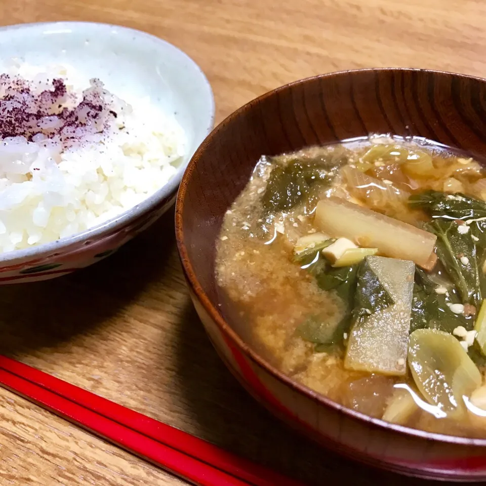 ごはんとお味噌汁
お味噌汁はお野菜たっぷり😊|こぶたちゃんさん