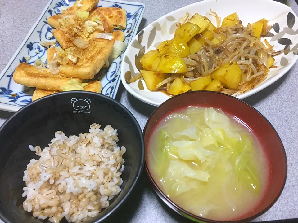 Snapdishの料理写真:もち麦飯、ソース焼きそばふうジャガもやし炒め、キャベツ玉ねぎ味噌汁、おあげ生姜ネギ焼き|ms903さん