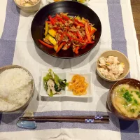 Snapdishの料理写真:ピーマンと豚肉のオイスター炒め、かぶとかぼっこりーのサラダ、小松菜酢味噌和え、ピリ辛もやし|Nao Yamadaさん