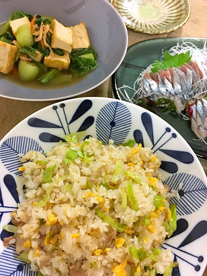 チャーハン、秋刀魚の刺身、厚揚げと青梗菜の煮物|siboutotoudedekiteilさん