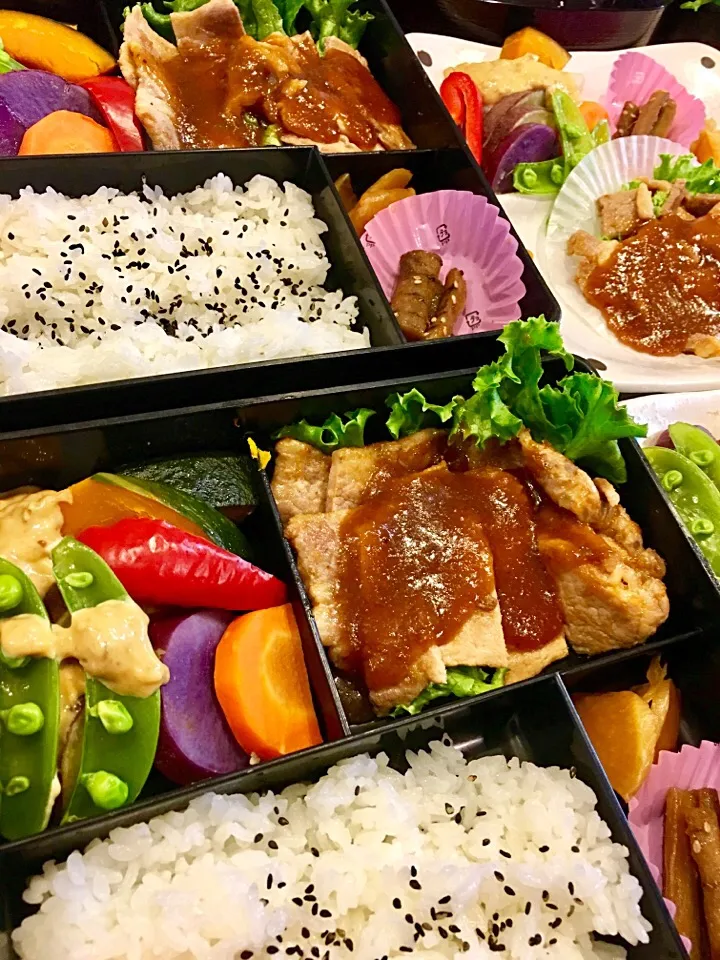 【梅ジャム玉ねぎソースポークソテー弁当】
温野菜サラダは
味噌ゴママヨ添え。
牛蒡煮、大根のたまり漬け。|大久保 掬恵さん